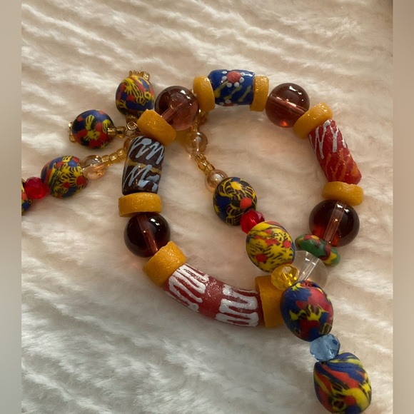 “GORGEOUS” Handcrafted Handpainted Stones Colorful Beaded Necklace & Earring Set - Picture 13 of 13